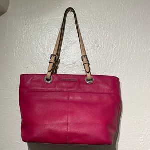 Beautiful fuchsia purse, Michael Kors